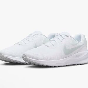 NIKE REVOLUTION 7⭐️NEW IN BOX⭐️SIZE 6 Women/4.5 Man
